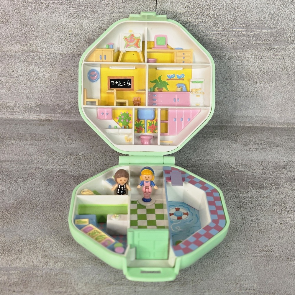 VTG Bluebird 1990 Polly Pocket School Compact COMPLETE w. Two Micro Figures